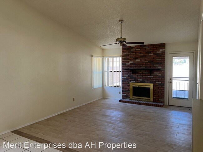 9126 W Lisbon Ln Peoria, AZ 85381 photo 4