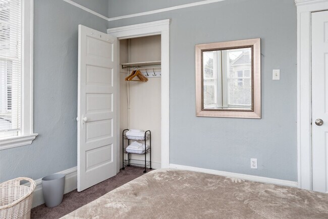 625 22nd St unit 1424334P photo 3