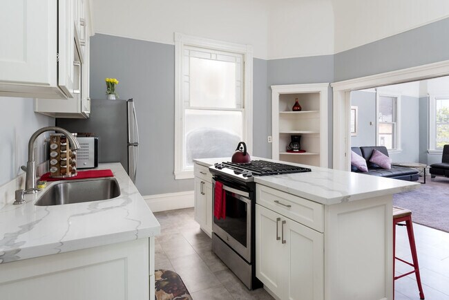 625 22nd St unit 1424334P photo 5