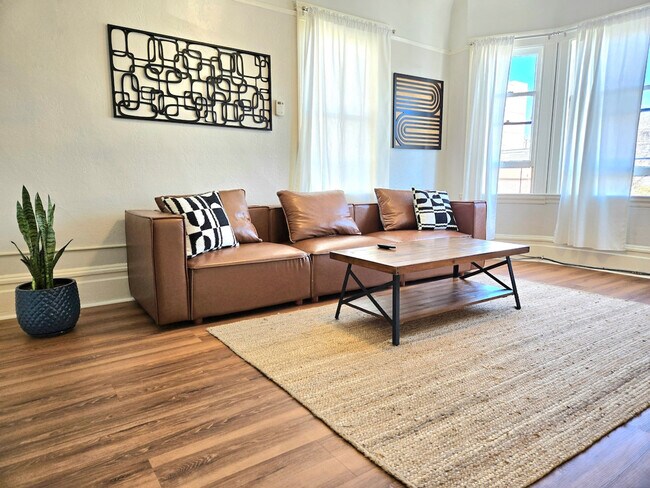 625 22nd St unit 1424334P photo 2