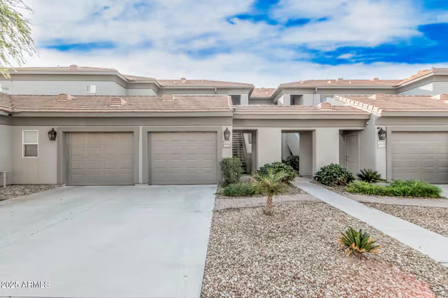 7401 W Arrowhead Clubhouse Dr Glendale, AZ 85308 photo 5