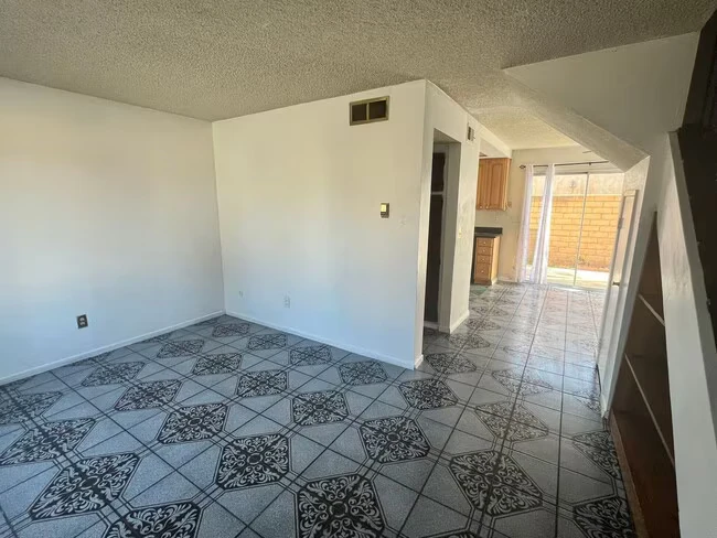 488 S Anza St El Cajon, CA 92020 photo 4