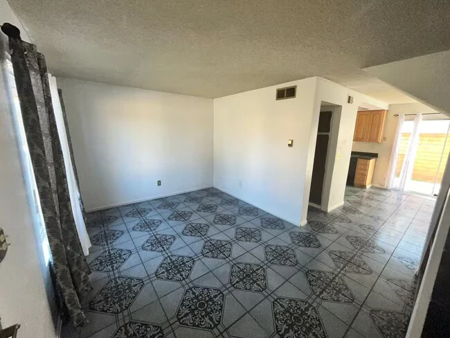488 S Anza St El Cajon, CA 92020 photo 3