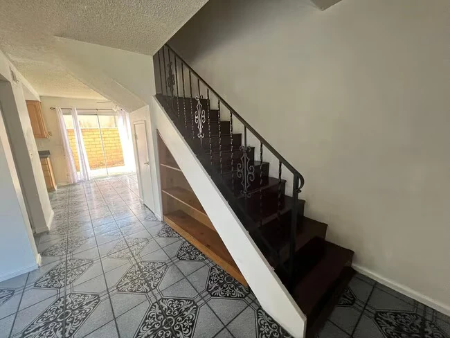 488 S Anza St El Cajon, CA 92020 photo 2
