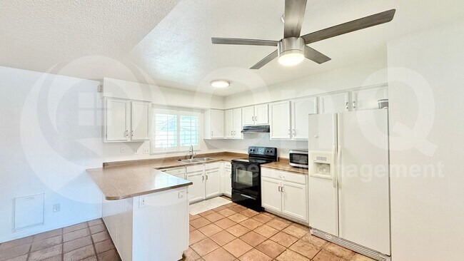 8960 W Royal Palm Rd Peoria, AZ 85345 photo 3
