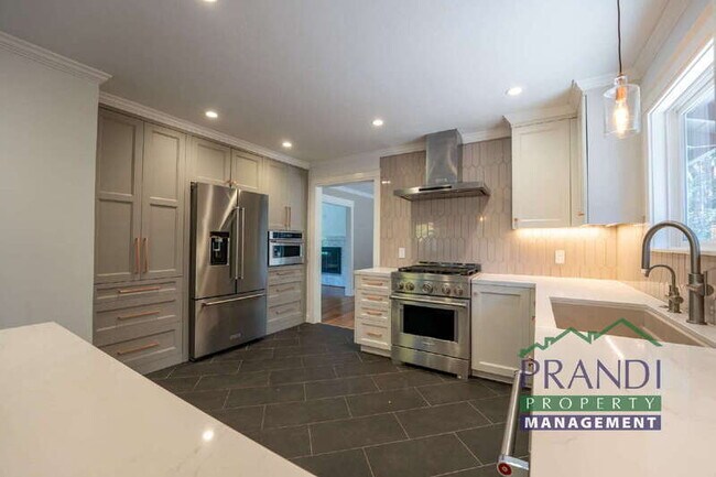 23 Harding Dr Novato, CA 94947 photo 3