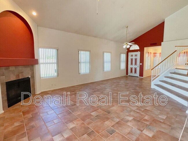 4237 E Jason Dr Phoenix, AZ 85050 photo 4