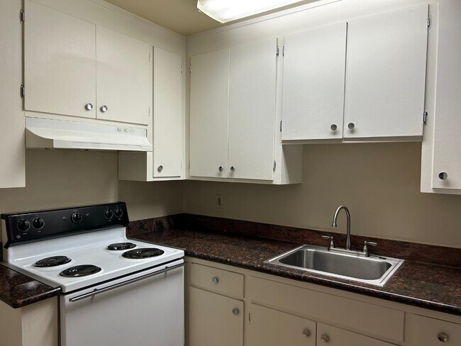 1443 Kentfield Ave Redwood City, CA 94061 photo 3