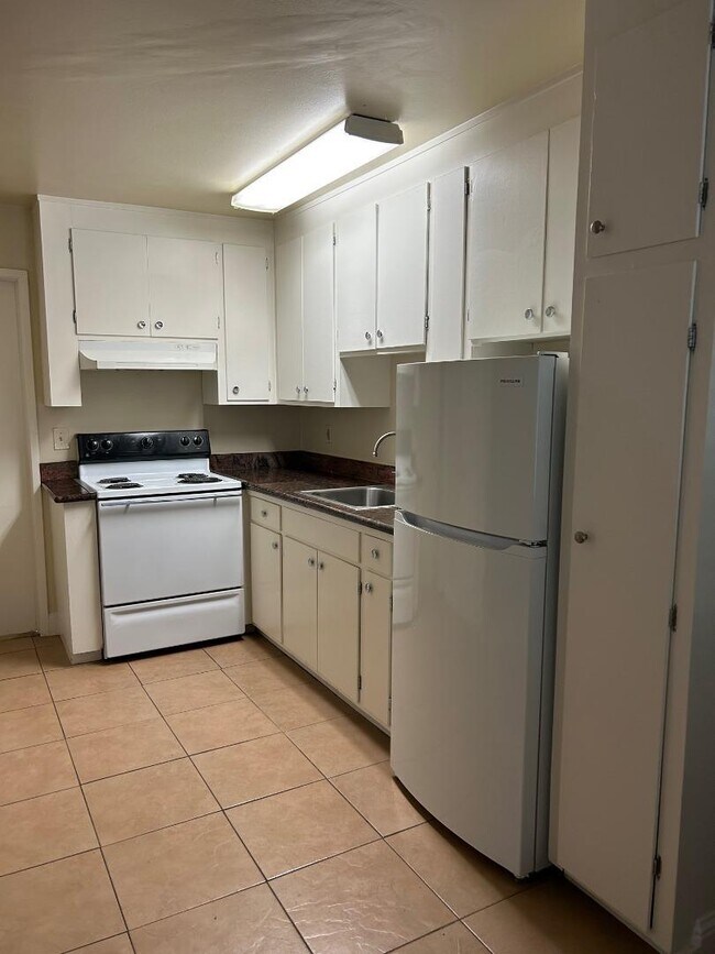 1443 Kentfield Ave Redwood City, CA 94061 photo 2