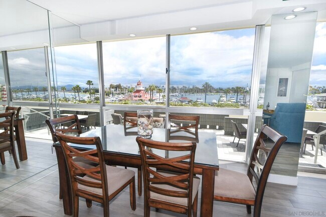 1710 Avenida Del Mundo Coronado, CA 92118 photo 5