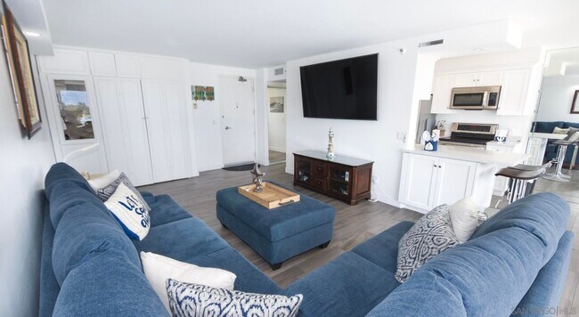 1710 Avenida Del Mundo Coronado, CA 92118 photo 3