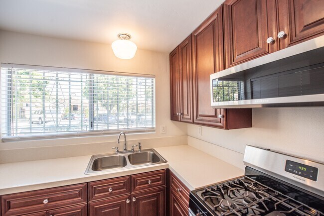 930 B Ave National City, CA 91950 photo 4