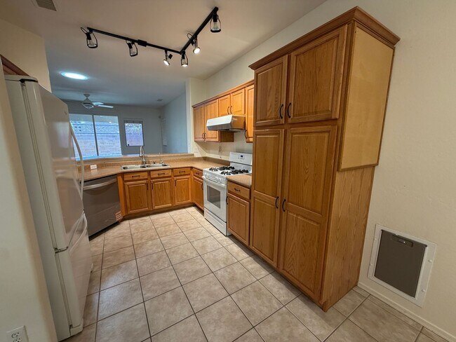 17403 N 167th Dr Surprise, AZ 85374 photo 2