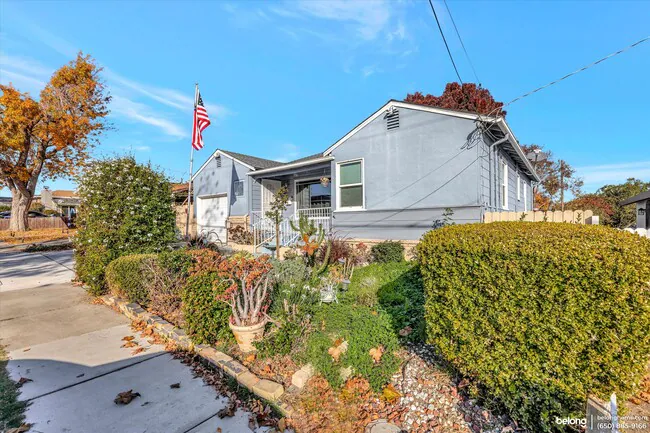 26 Lorraine Ave photo 4