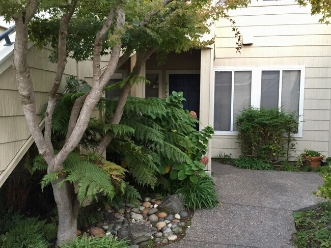 2103 Stonefield Ln Santa Rosa, CA 95403 photo 2