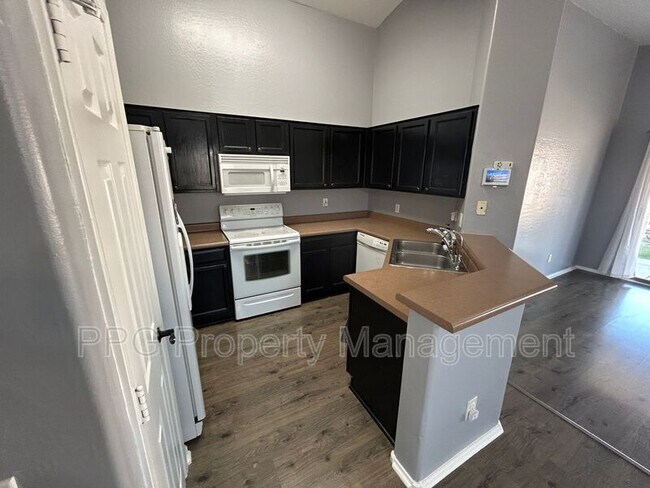 15808 W Yavapai St Goodyear, AZ 85338 photo 4