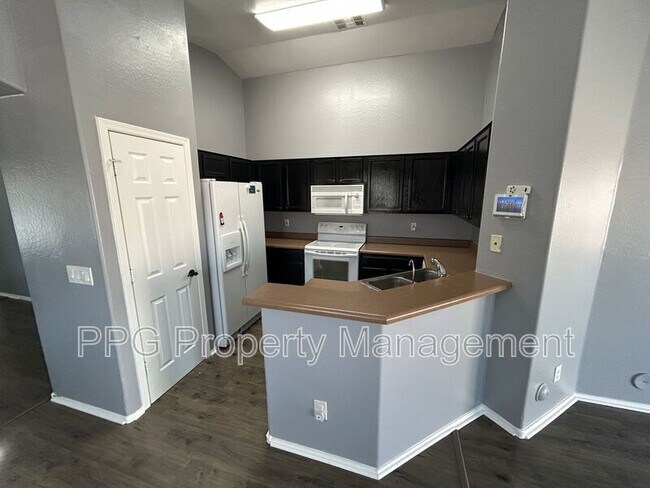 15808 W Yavapai St Goodyear, AZ 85338 photo 3