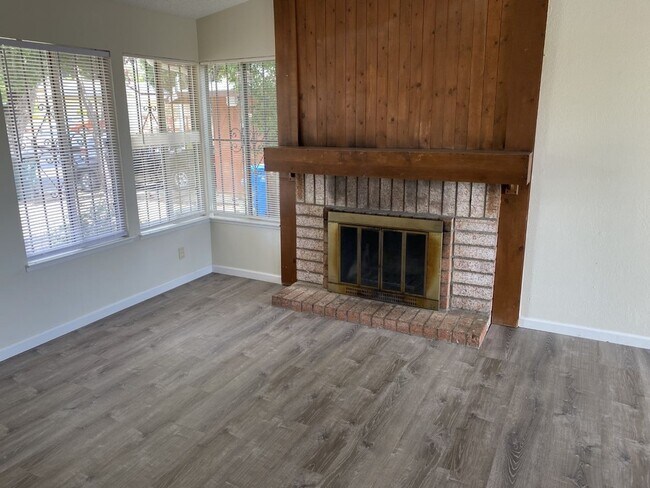 381 Amber Ave Vallejo, CA 94589 photo 4