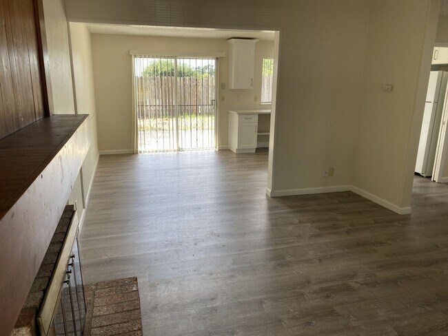 381 Amber Ave Vallejo, CA 94589 photo 3
