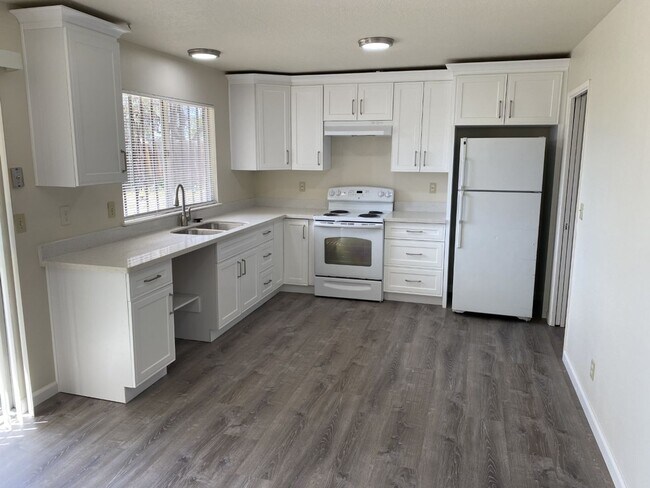 381 Amber Ave Vallejo, CA 94589 photo 5