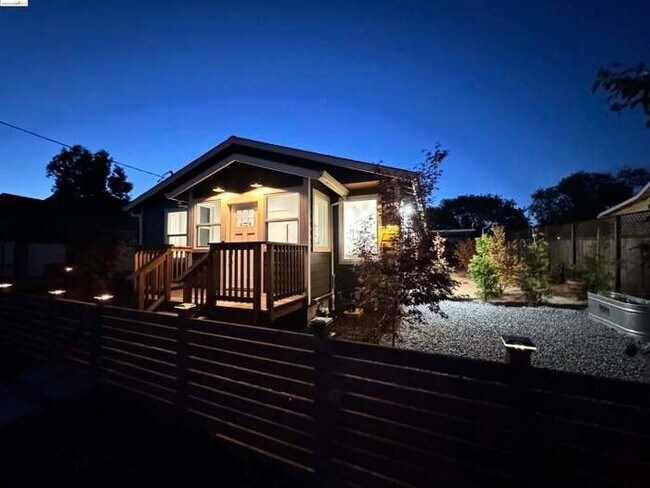 6 Magnolia Ave Petaluma, CA 94952 photo 4