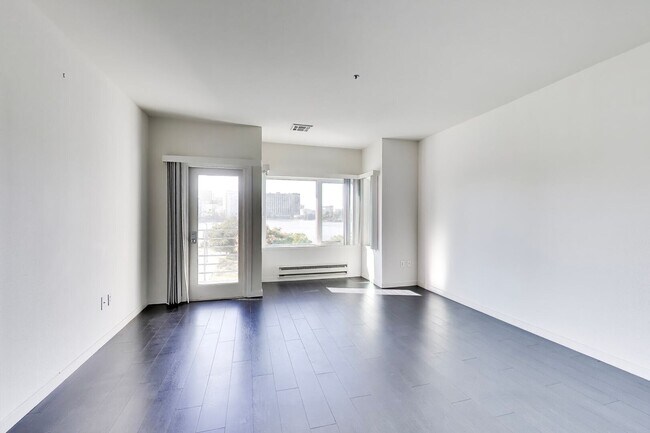 1524 1st Ave Oakland, CA 94606