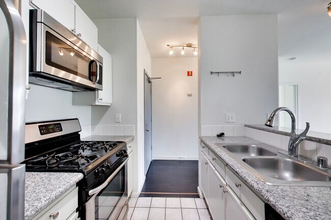 1524 1st Ave Oakland, CA 94606 photo 5