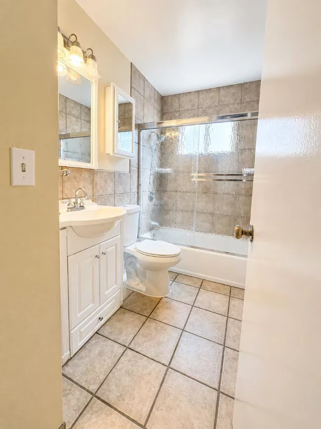 137 Washington Dr Milpitas, CA 95035 photo 2
