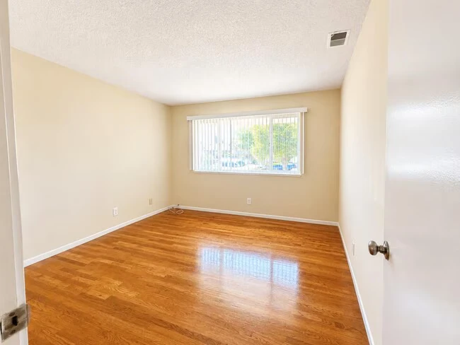 137 Washington Dr Milpitas, CA 95035 photo 4