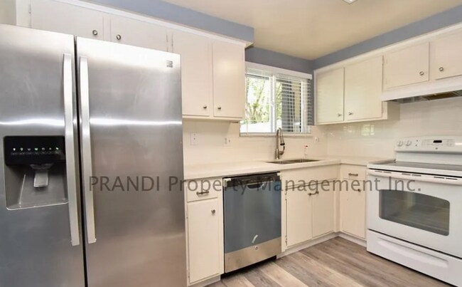 45 Grande Paseo San Rafael, CA 94903 photo 3