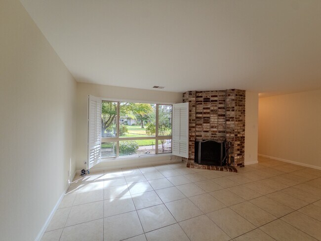 3216 Phoenix Ln photo 4