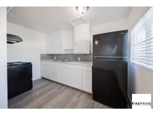 2537 E Willetta St Phoenix, AZ 85008 photo 4