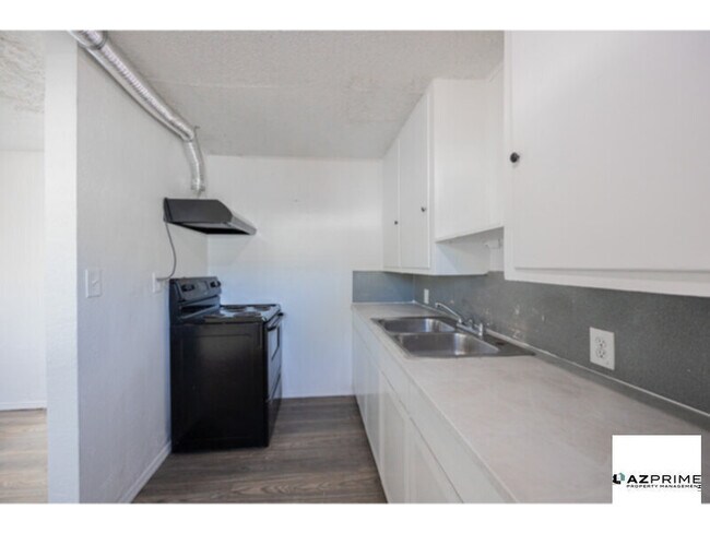 2537 E Willetta St Phoenix, AZ 85008 photo 5