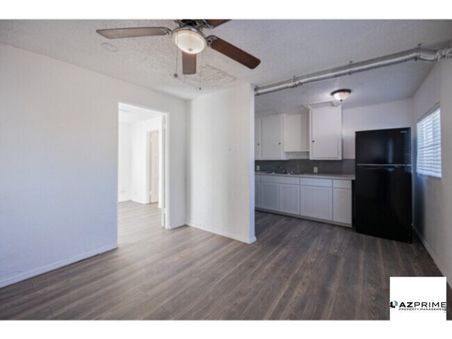 2537 E Willetta St Phoenix, AZ 85008 photo 3