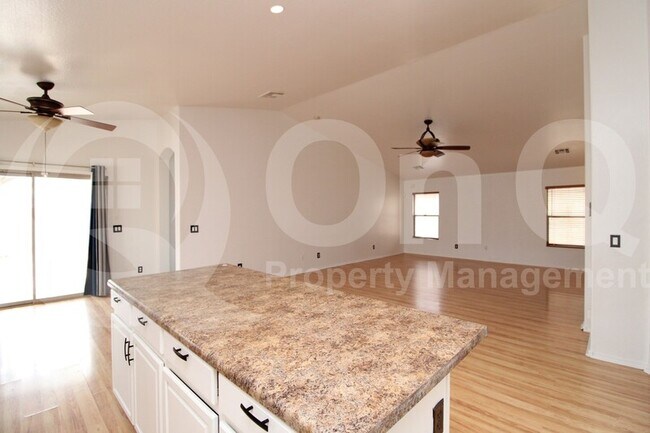 999 S 167th Dr Goodyear, AZ 85338 photo 3