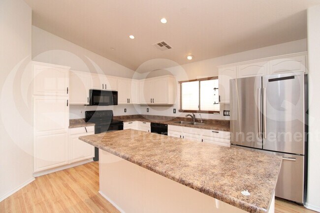 999 S 167th Dr Goodyear, AZ 85338 photo 2