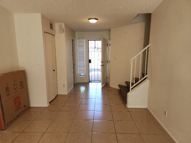 8708 N Fountain Dr Peoria, AZ 85345 photo 3