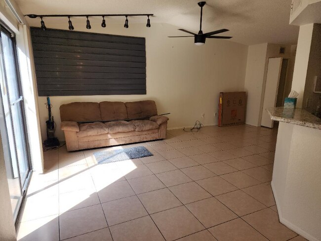 8708 N Fountain Dr Peoria, AZ 85345 photo 4
