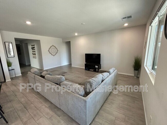 17974 Avenida del Sol W Surprise, AZ 85387 photo 5