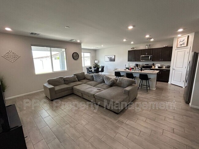 17974 Avenida del Sol W Surprise, AZ 85387 photo 2