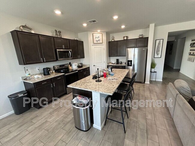 17974 Avenida del Sol W Surprise, AZ 85387 photo 3