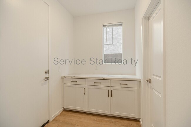 2432 W Maximo Wy Phoenix, AZ 85085 photo 3