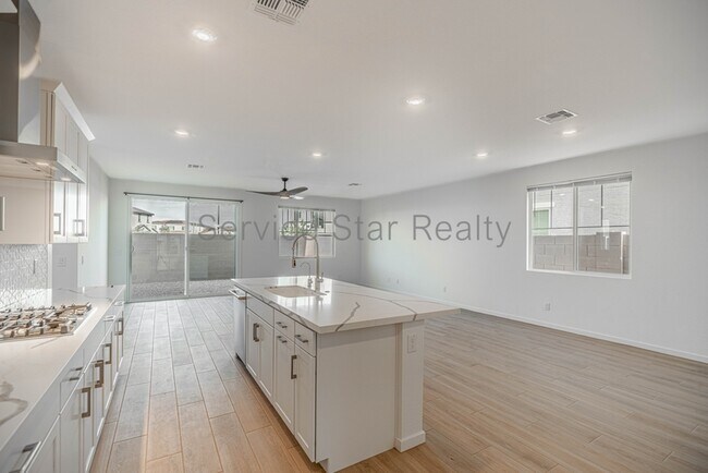 2432 W Maximo Wy Phoenix, AZ 85085 photo 4