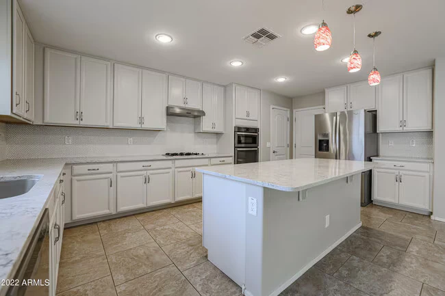 12108 W Range Mule Dr Peoria, AZ 85383 photo 3