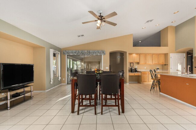 8440 W Alex Ave Peoria, AZ 85382 photo 2
