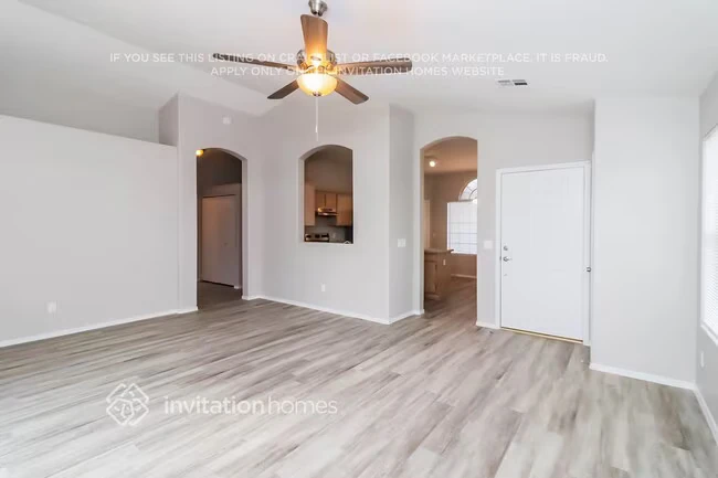7451 W Via Del Sol Dr Glendale, AZ 85310 photo 4