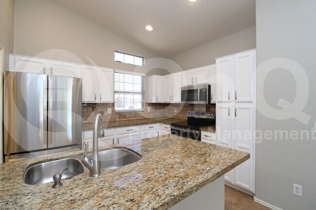 8009 W Quail Ave Peoria, AZ 85382 photo 3