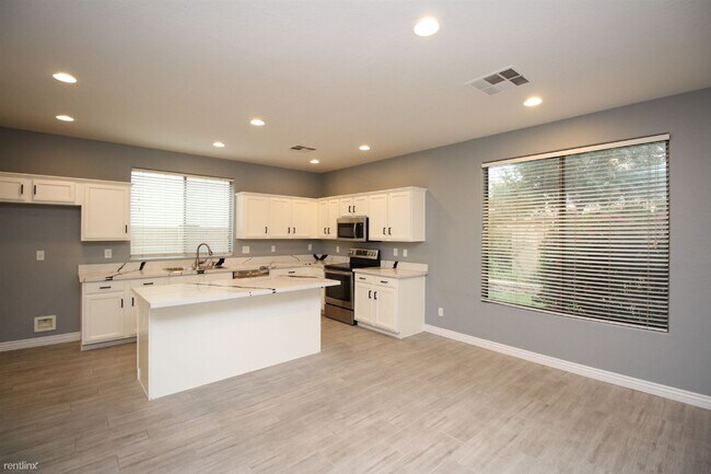 3118 S Southwind Dr Gilbert, AZ 85295 photo 2