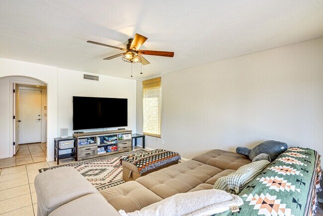 915 E Montoya Ln Phoenix, AZ 85024 photo 5