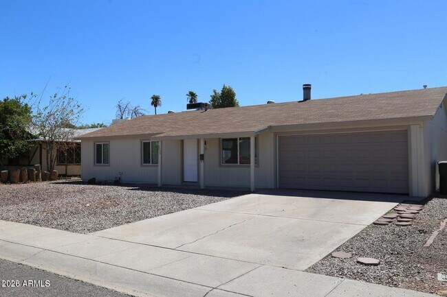 3737 E Eugie Ave Phoenix, AZ 85032 photo 2